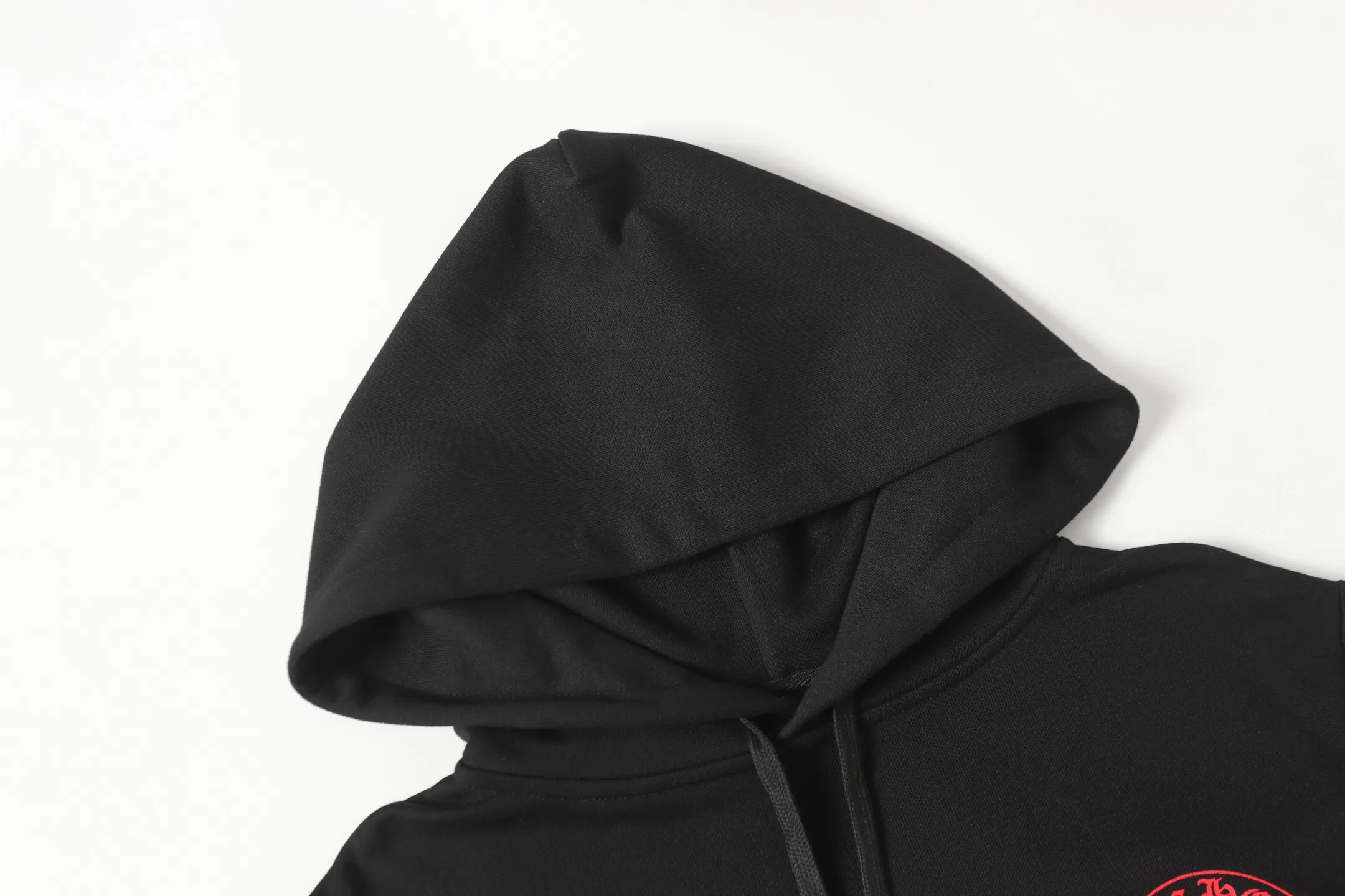 P240 Cross-border model, please do not place an order if you are pursuing quality - Chrome Hearts/Chrome Hearts Horseshoe Sanskrit printed hooded sweatshirt - High weight, high density and high quality. The wool is soft, delicate and skin-friendly. Soft and silky to the touch. Excellent warmth and skin-friendly properties. - Custom-woven and custom-dyed. No color difference. No matter the fabric or workmanship details, it is better than the ordinary version on the market. - Hardware and zipper accessories are all customized. Full of details - Color: black - Size: S M L XL